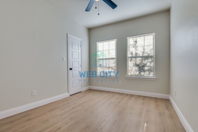 Photo - 4900 Leland Ave