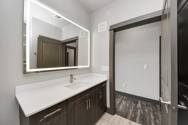 Photo - 5454 State St Unidad 2315