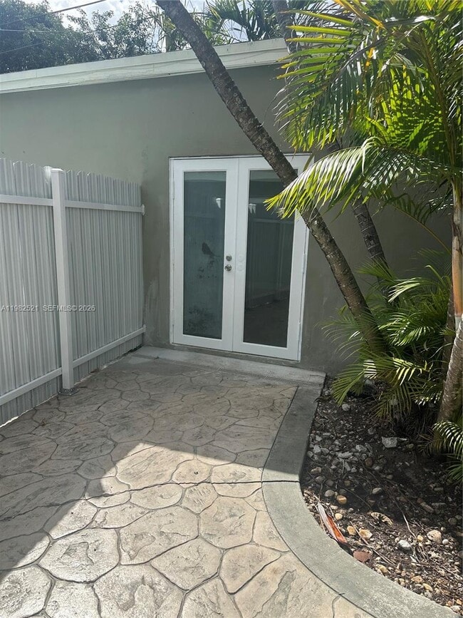 Building Photo - 11440 SW 47th St Unit Rear