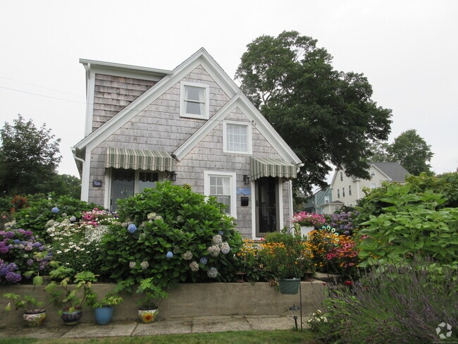 Building Photo - 255 Pequot Ave Rental
