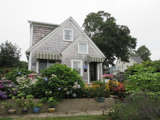 Building Photo - 255 Pequot Ave Rental