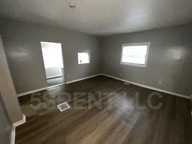 Photo - 240 S Mary Ellen St Unit B
