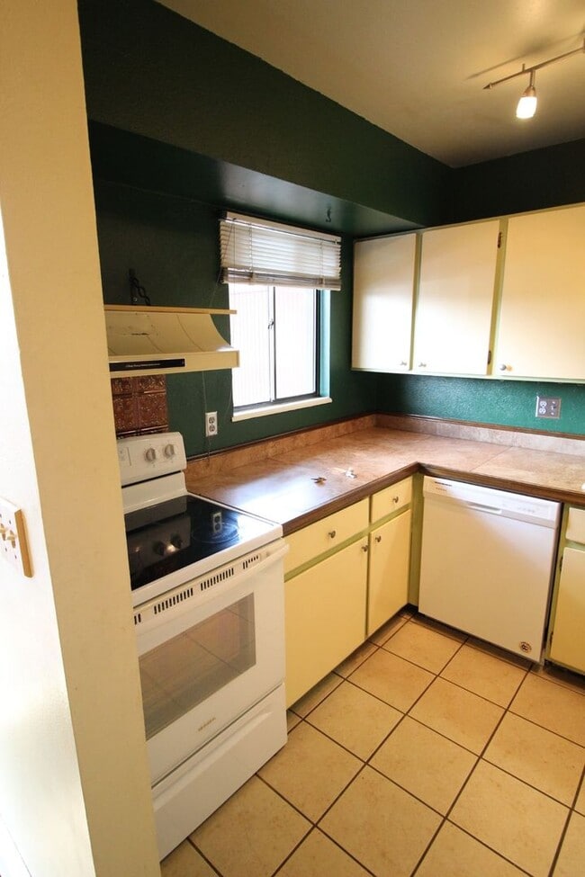 Photo - Great 3 Bedroom Condo Unit I1