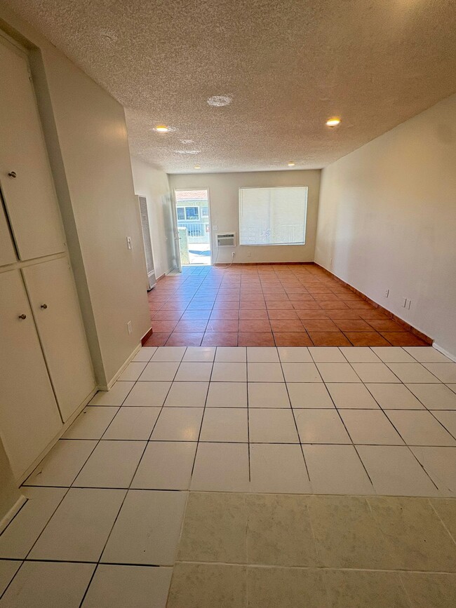 22877 Adrienne Ave Unidad 8