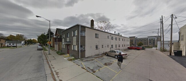 Photo - 1423 S 81st St