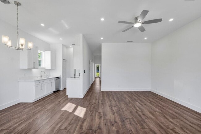 Photo - 1573 W 16th St