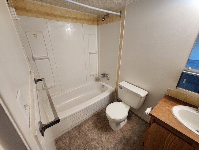 Photo - 7 Park Ln Dr Unit Apartments