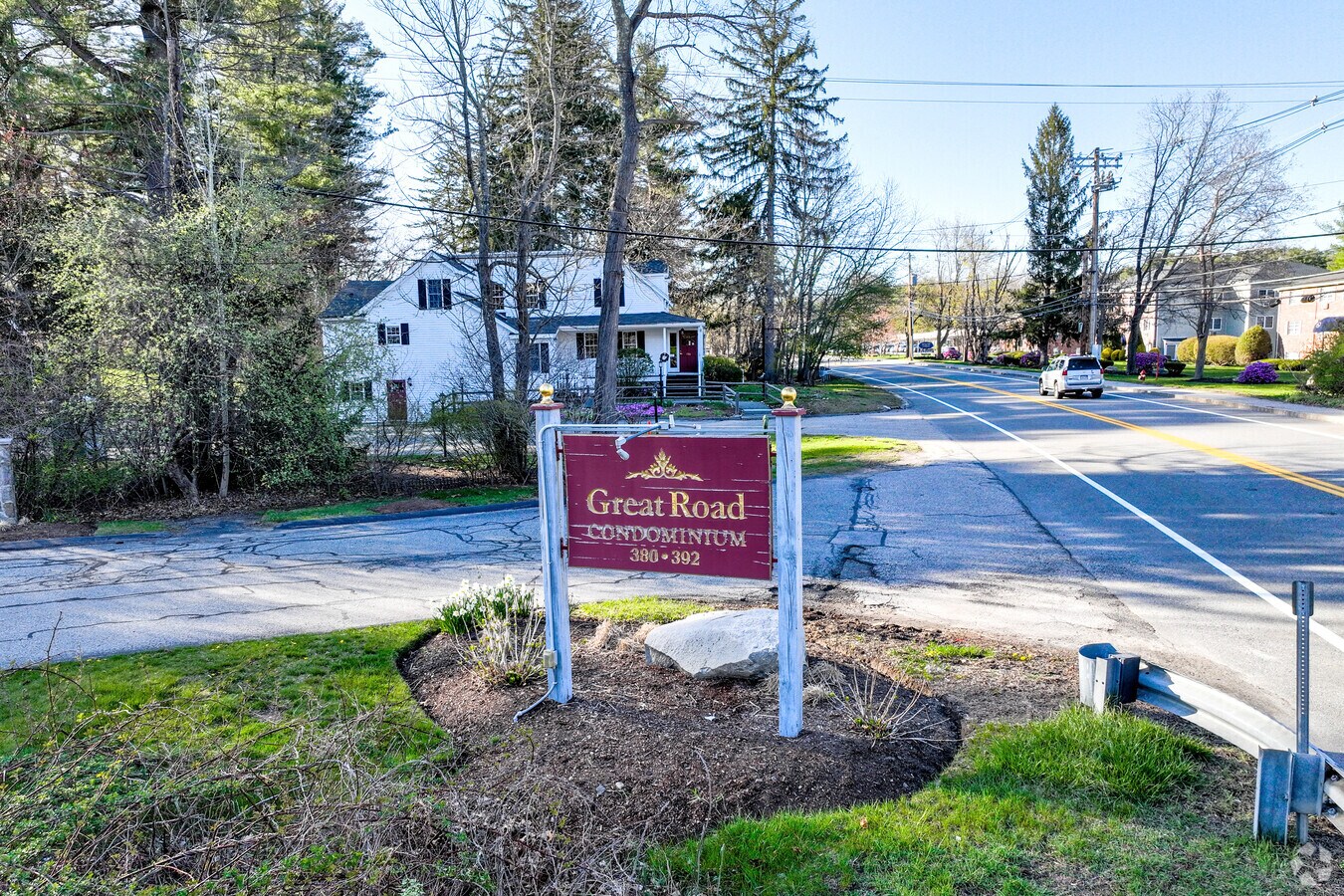 382 Great Road se encuentra en Acton, Massachusetts. - Great Road Condominiums