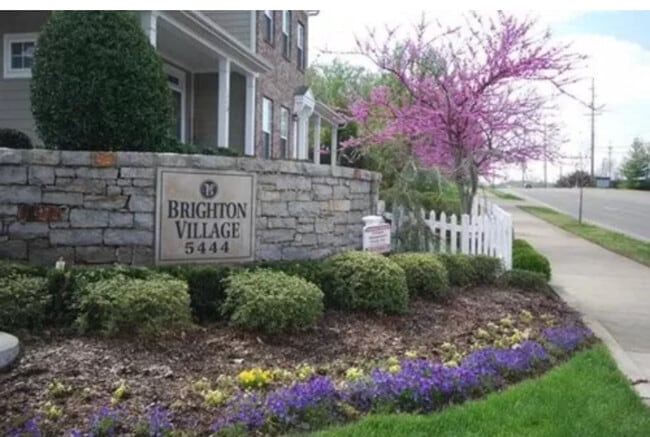 Building Photo - 4844 Bevendean Dr Unit 4833 Bevendean Drive