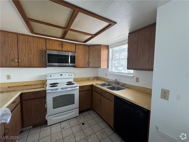Building Photo - 3823 S Maryland Pkwy Unit L5 Rental