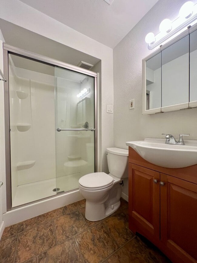Photo - Charming One Bedroom in Oakland! Ample Nat... Unit 7