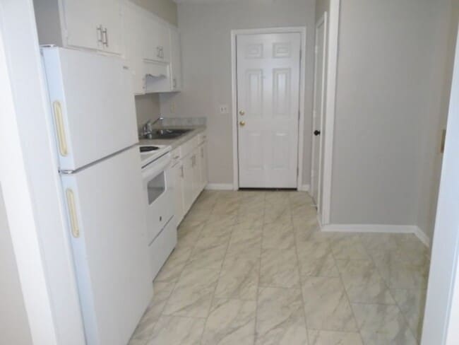 Photo - 1 Bedroom 1 Bathroom available NOW in Bonn...