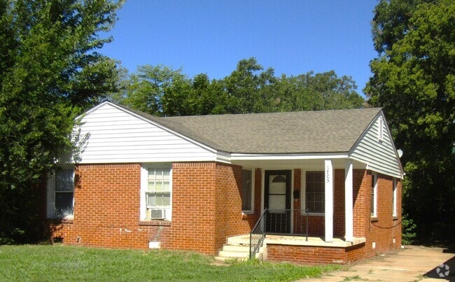 Building Photo - 1705 NW 40th St Rental