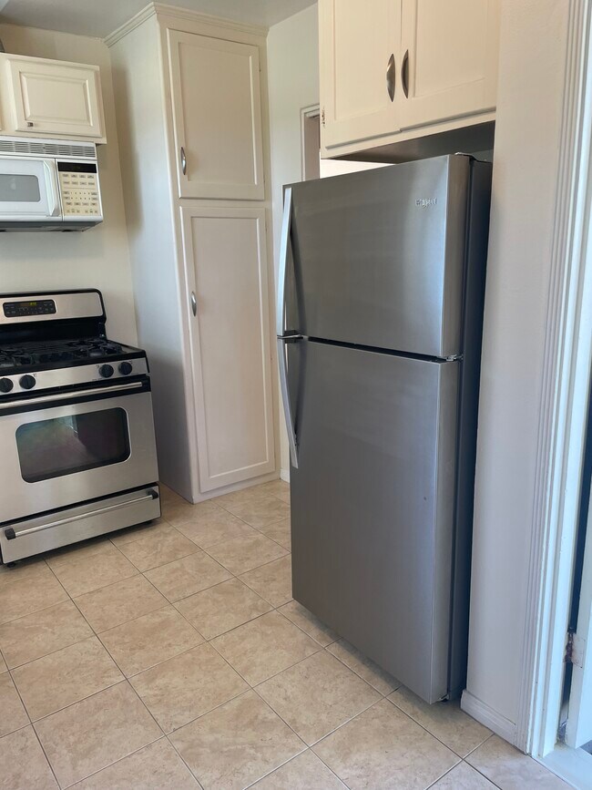 Photo - 4735 Lomitas Dr