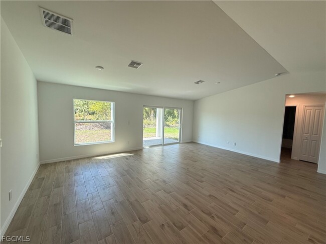 Photo - 4111 16th St W