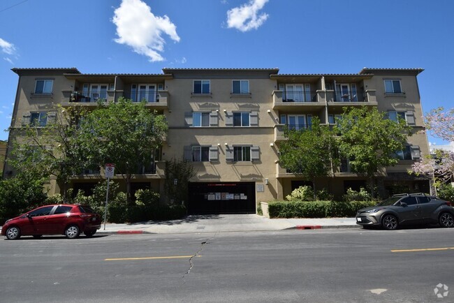 Building Photo - 7851 Ventura Canyon Ave Unit 105 Rental