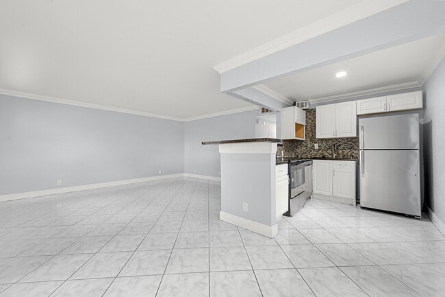 Photo - 339 Normandy Ln