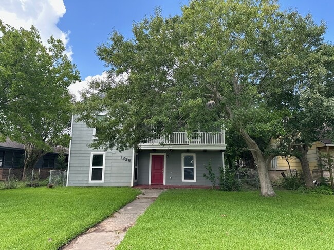 Building Photo - 1226 W 4th St Rental