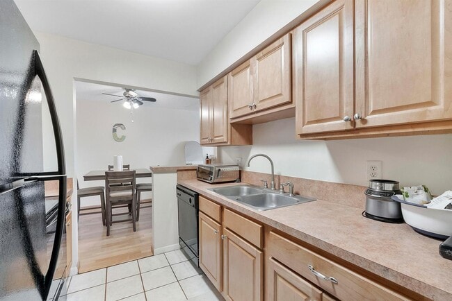 Photo - 125 Shore Ct Unit 304a