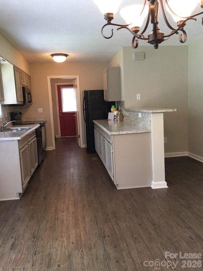 Photo - 311 Hillcrest Dr
