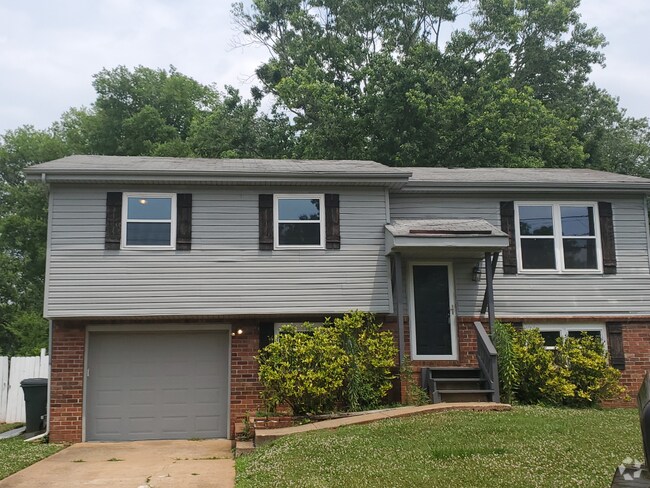 Building Photo - Beautiful  & Charming 4-Bedroom Home with ...