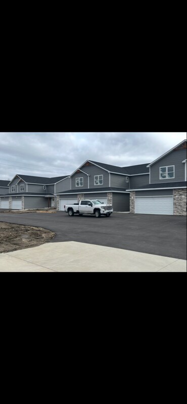 Photo - 460 Stewart Ct