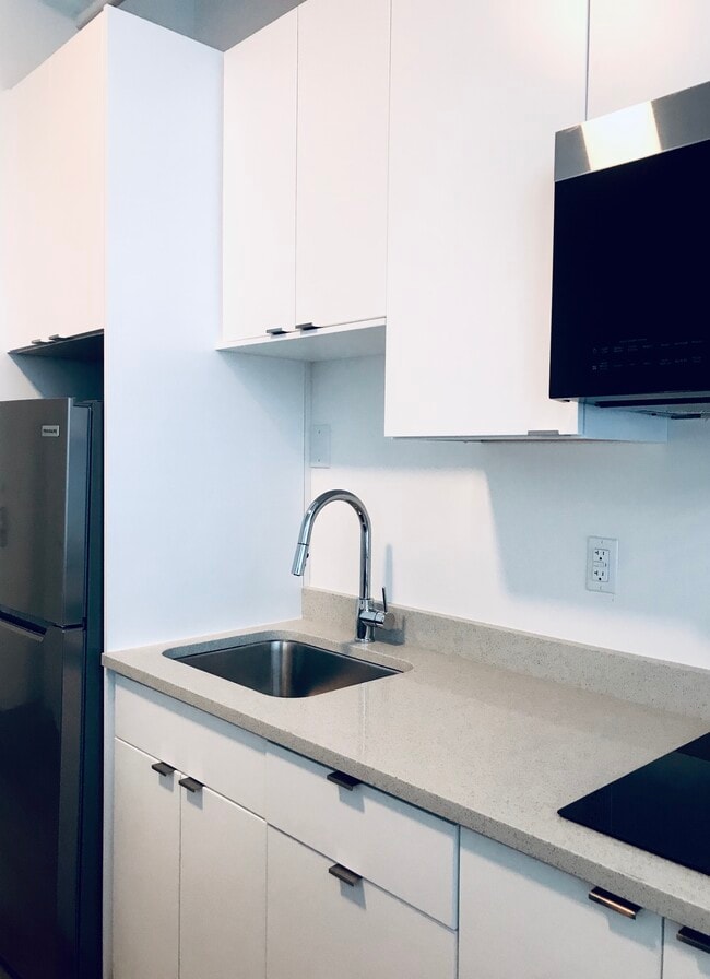 Building Photo - Waldorf Studios Unit 309
