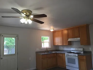 Photo - 427 Mignot Ln