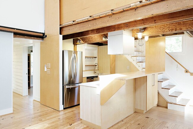 Building Photo - Charming Home in Fifeville, Downtown Charl...