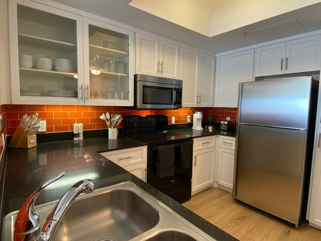 Kitchen with all appliances - 2400 5th Ave Unit 432