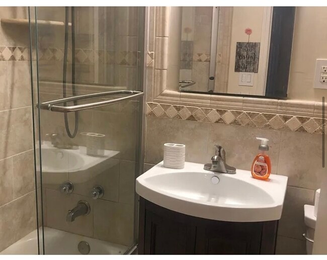 Tile tub shower combo - 1800 Roundhill Rd Unit 802