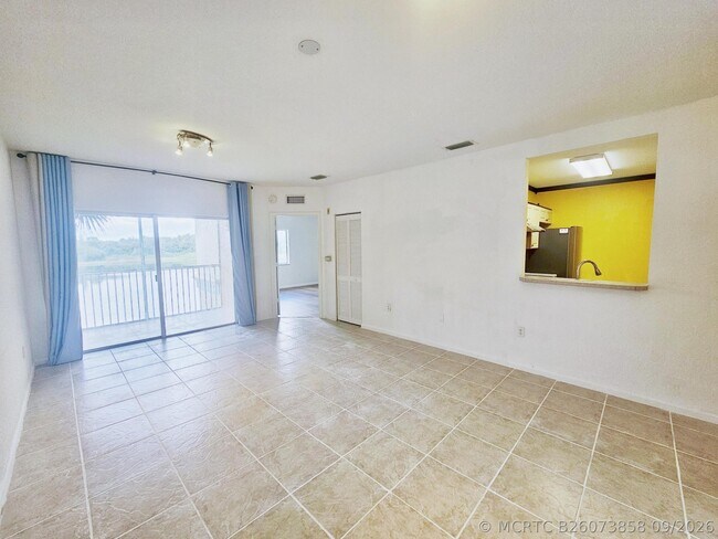 1157 Golden Lakes Blvd Unidad 621