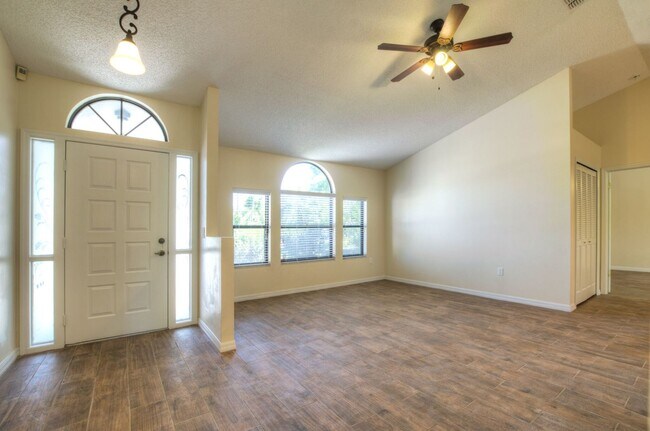 Photo - 179 Frontier Dr