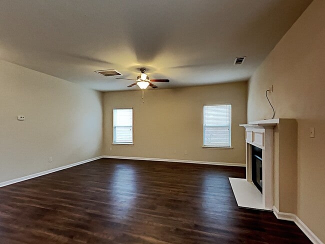 Photo - 3365 Gardenside Dr SW