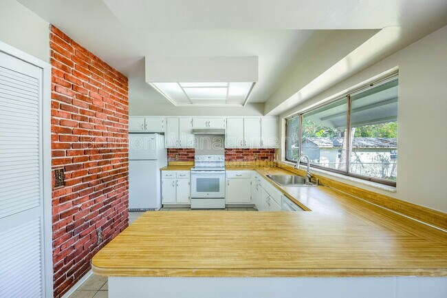 Photo - 605 Antilla Ave