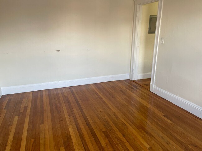 Photo - Modern and spacious STUDIO NO Fee Close ...