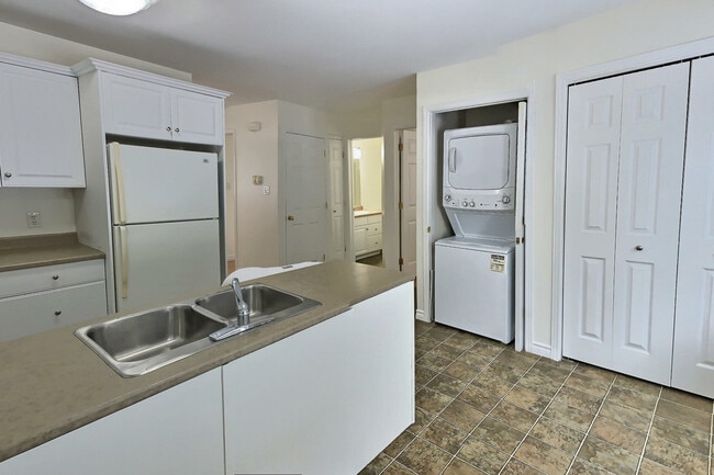 Building Photo - 57 Rue Webster Unit 57