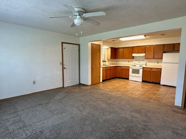 Photo - 3 Bedroom / 2 Bath Apartment Unit 03