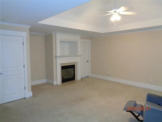 Photo - Room in House on Creekview Ridge Dr NE