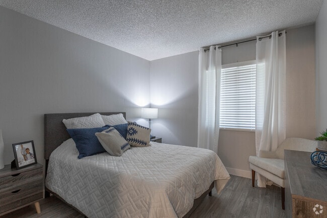 1BR, 1BA - 540 SF
