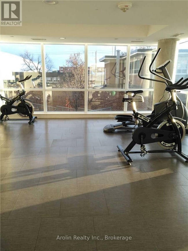 Photo - 20 Joe Shuster Way Unité 212