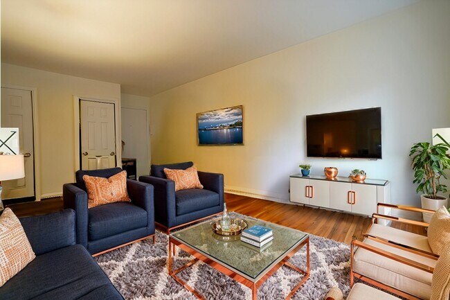 Building Photo - 529 Beacon St Rental