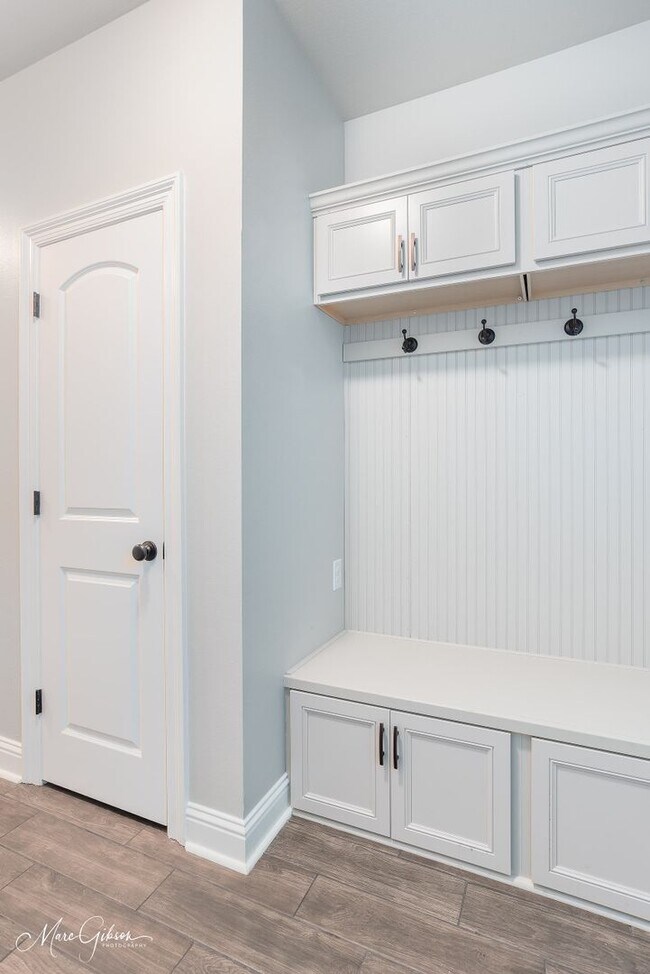 Photo - 5 Bedroom 3 Bathroom in Lost River Estates