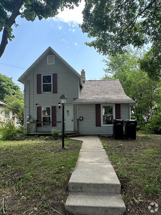 Building Photo - 1217 Oak St Rental