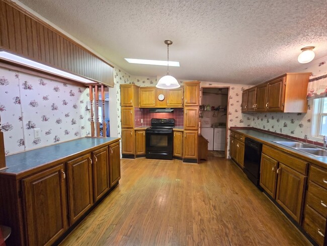 Photo - 423 Hallmark Dr