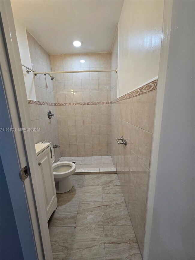 Photo - 15829 SW 140th St Unidad 15829