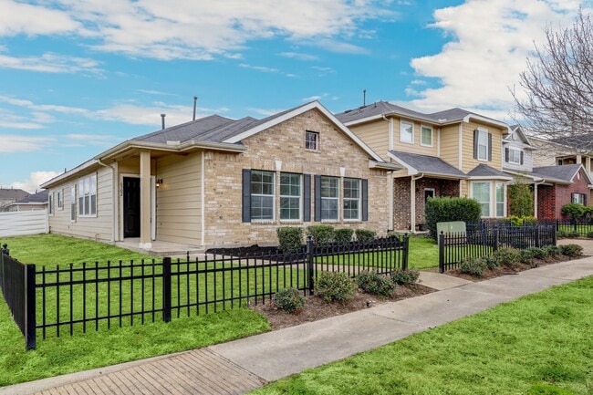 Building Photo - 6302 Provident Green Dr