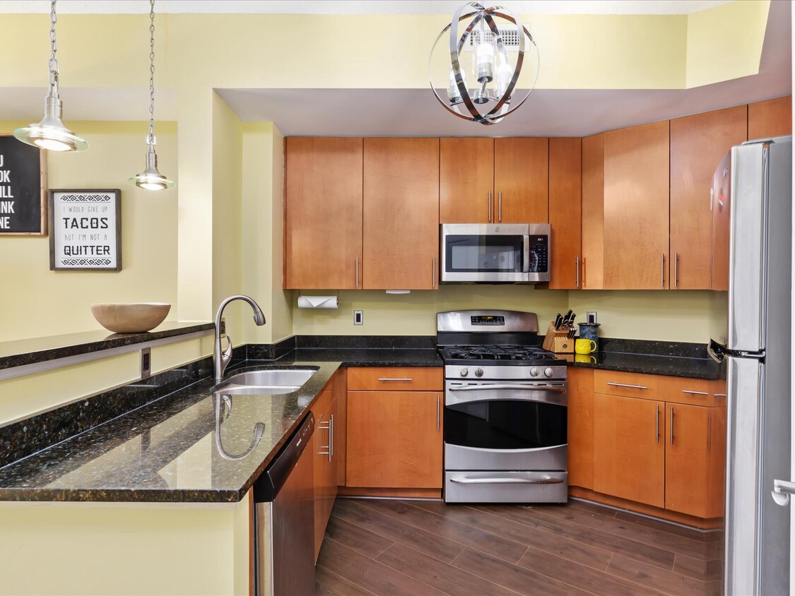 Photo - 1390 Kenyon St NW (Washington, DC)