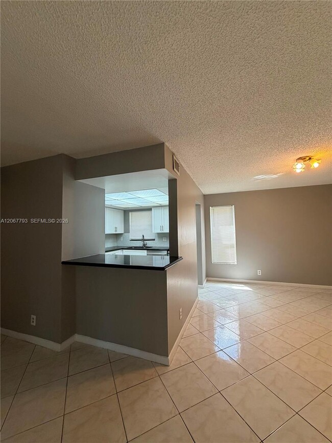 Photo - 3100 Riverside Dr Unidad 104