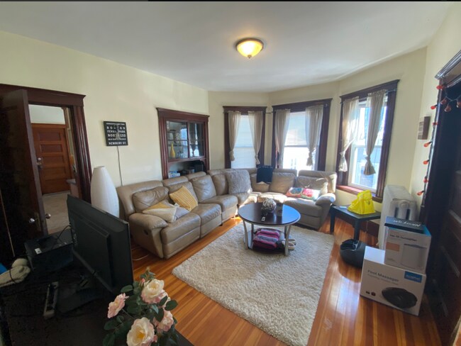 7 Hillside St Unit 2